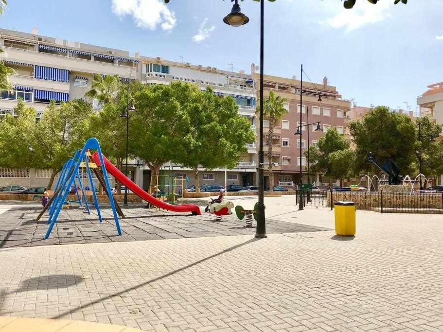 Apartamento Pink Sweet Home Torrevieja Kültér fotó